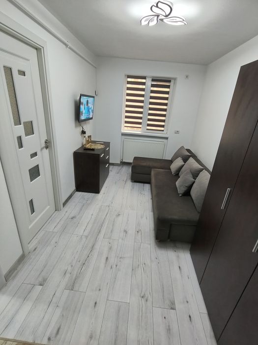 Închiriez garsonieră