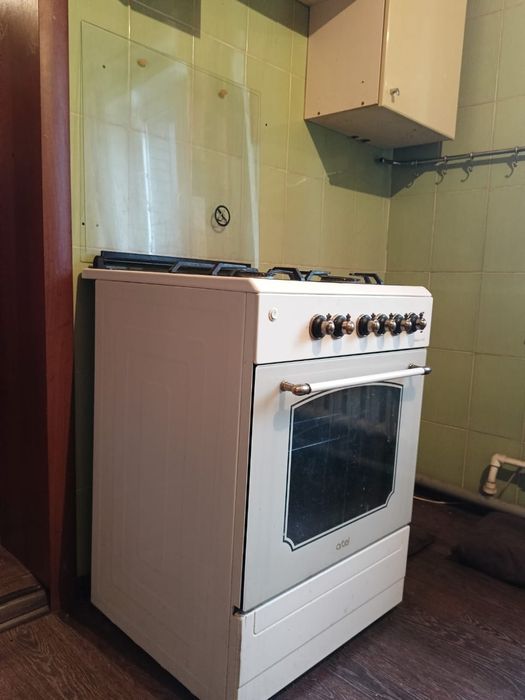 Продам газовую плиту