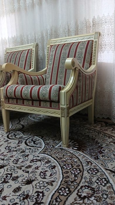 Mebel Sifatli yogochdan yasalgan Islomiy xonadan da foydalanilgan