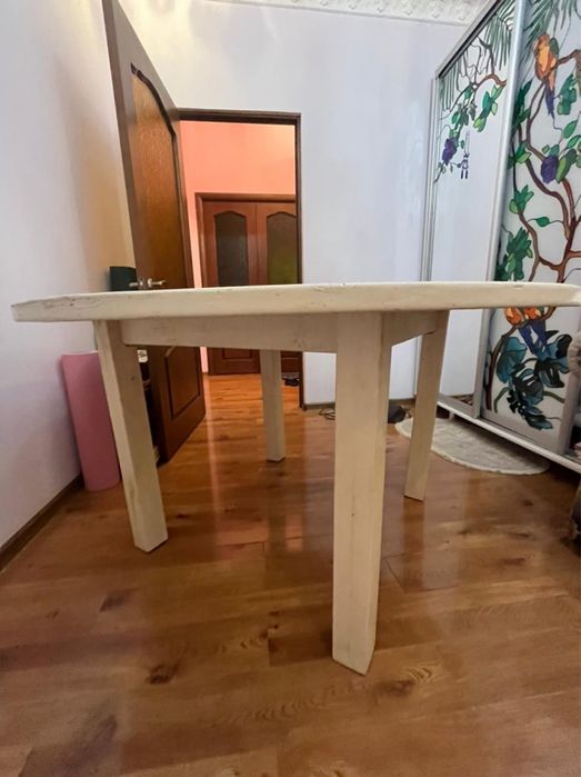 Стол, гостийный