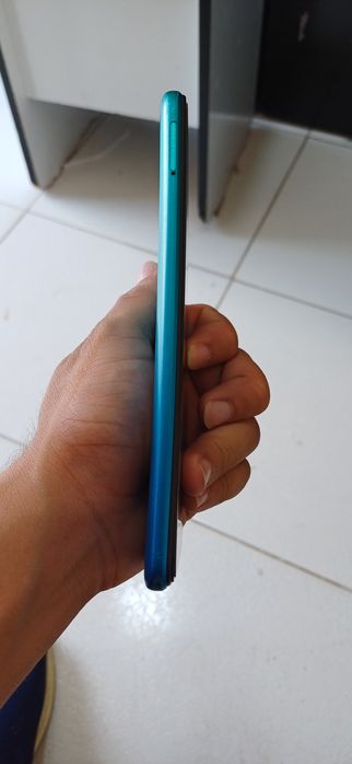 Redmi 9A 3/32 Sotiladi aybi yuq orqa kamerasi sal yorilgan