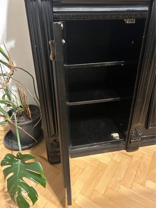 Дълга черна секция