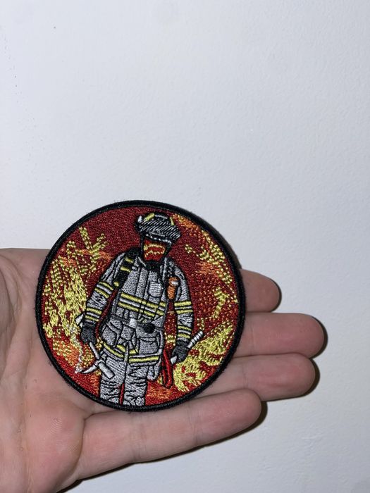 Patch/ Emblema Pompieri care iese din flacari Velcro/ Scai