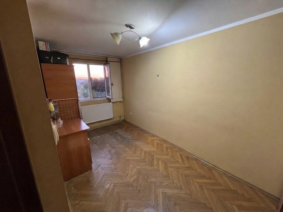 Vand Apartment 3 camere, Complexul studențesc, centrală proprie.
