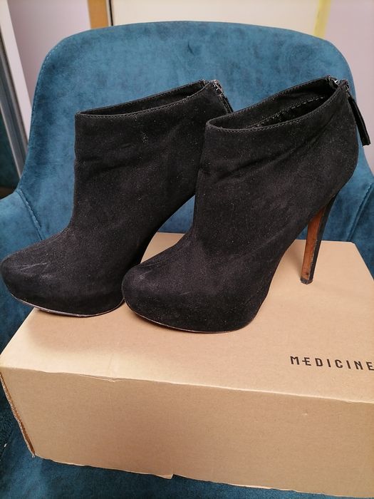 Боти с висок ток