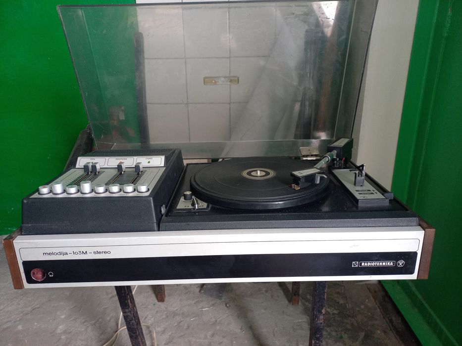 Продам проиграватель пластинок