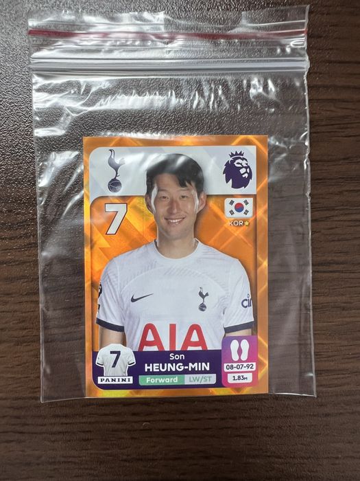 3 уникални паралел стикера Panini плюс 34 броя стикера на Liverpool FC