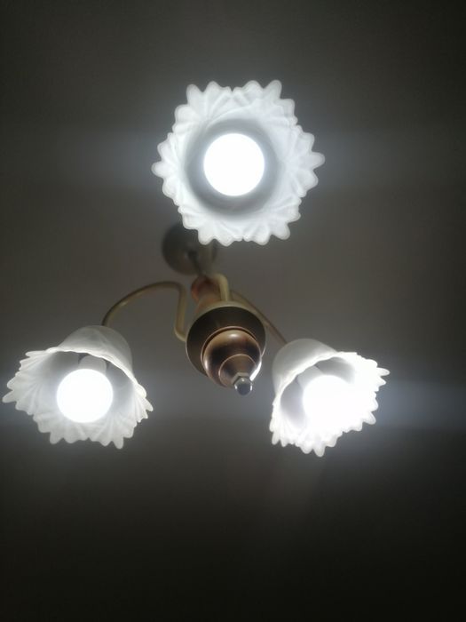 Полюлей с три стъклени плафона