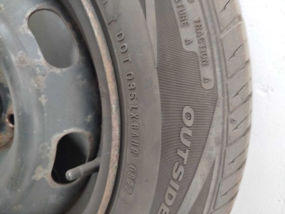 Vând cauciucuri in stare buna 185/65/R15,separat jante tabla 4x108 Citroen/Peugeot Ford