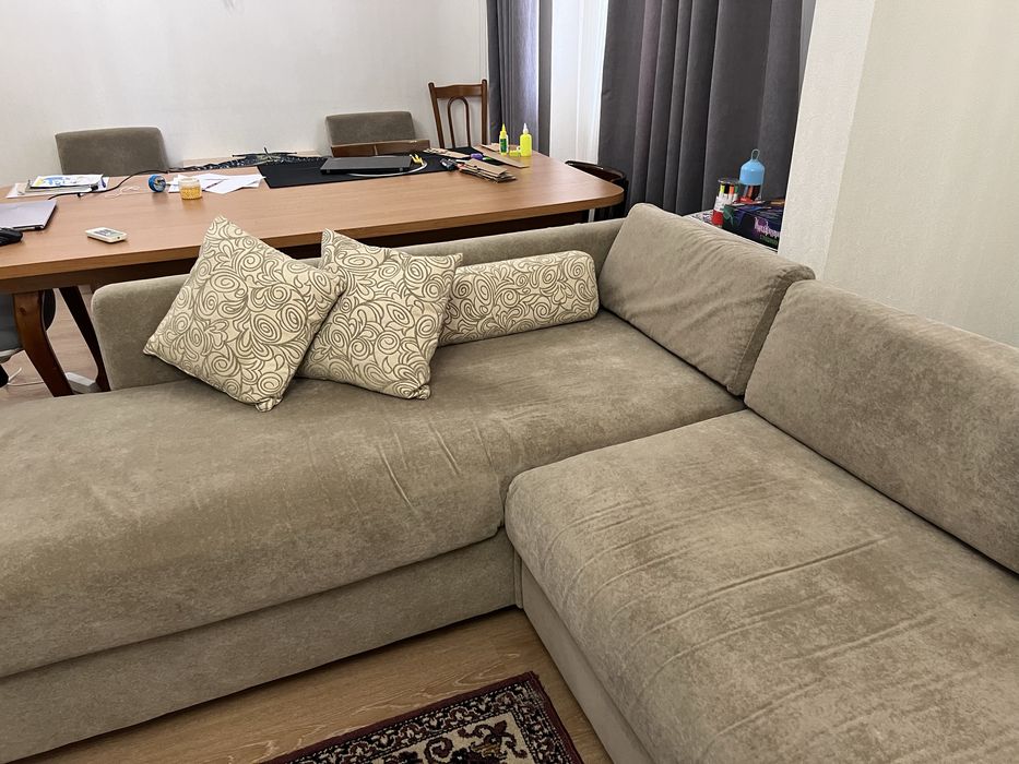 Угловой мягкий диван