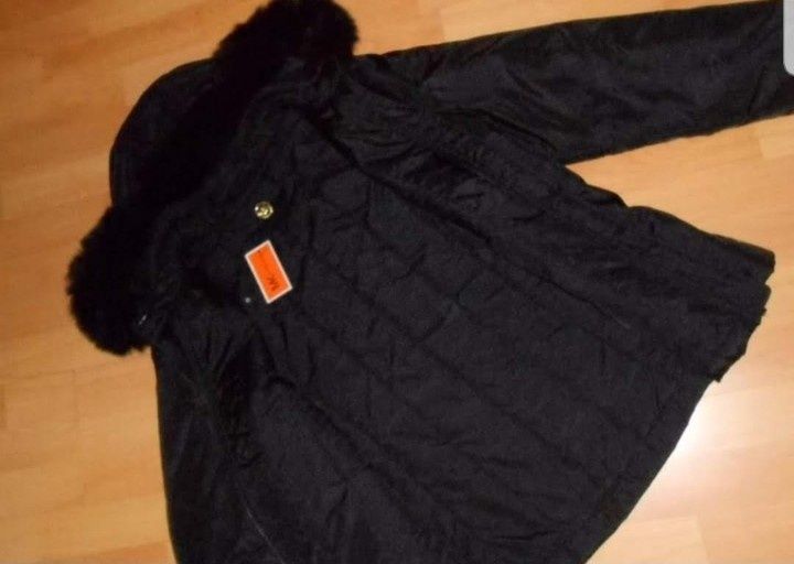 Geaca dama matlasata,sezonul rece,gluga blanita naturala