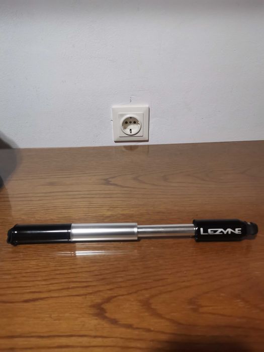 Mini-pompa Lezyne full aluminiu