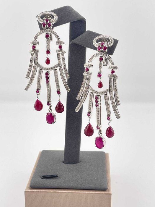 Серьги с рубинами и бриллиантами