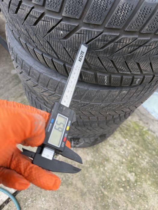 Anvelope iarna 255/45/19, DOT noiembrie 2017, aproximativ 5, -5,5 mm