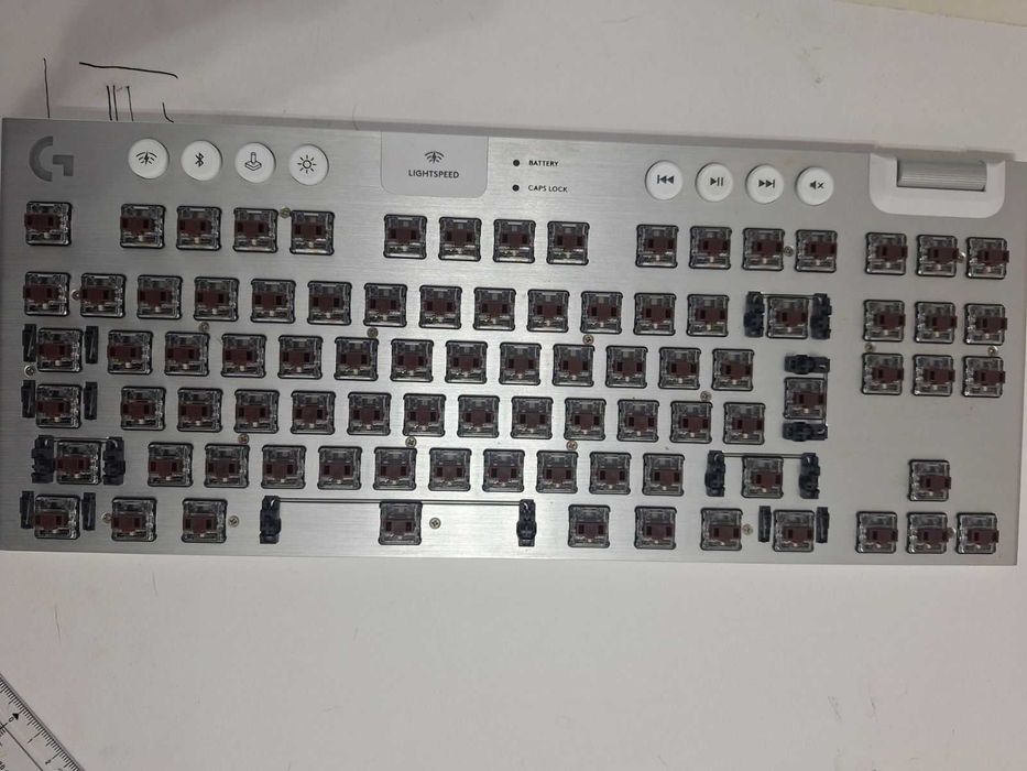 Logitech g915tkl white