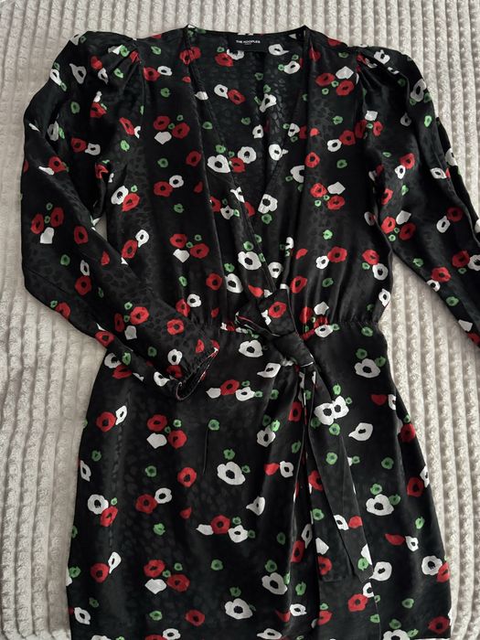 Рокли на цветя в черно