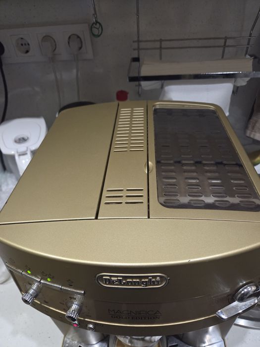 Кафе машина Delonghi Magnifica