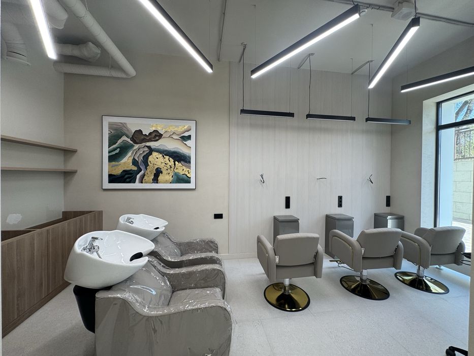 В престижном салоне рабочие места для Hair и Nail мастеров