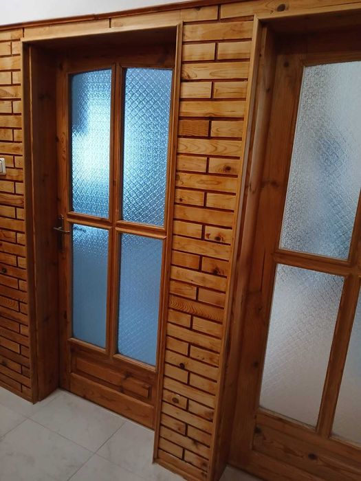 Масивни дървени врати 4 бр.  + 16 кв.м ламперия – отлично състояние