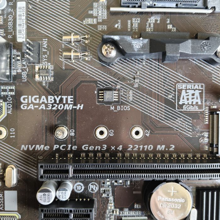 Материнские платы разные.