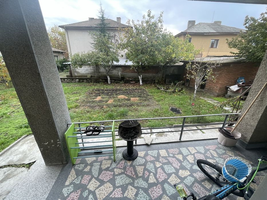 Двуетажна самостоятелна къща в Димитровград.