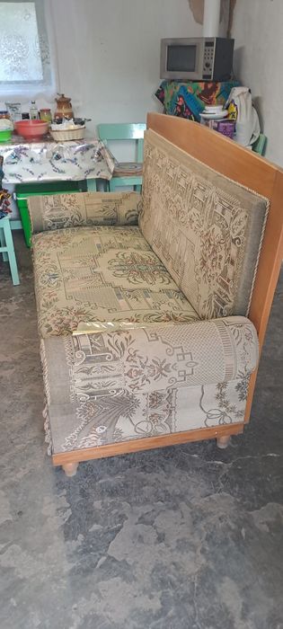 Canapea veche bună