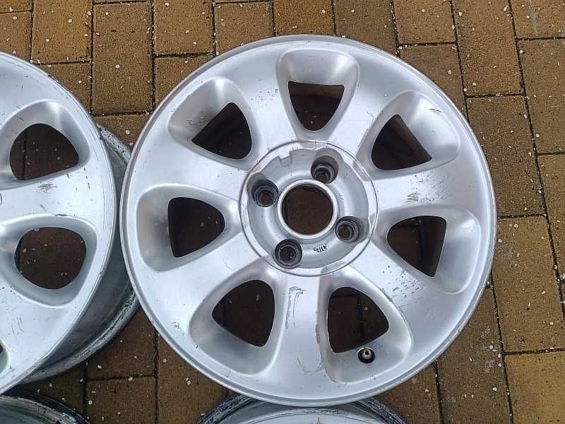 Продам оригинальные легкосплавные диски на Пежо