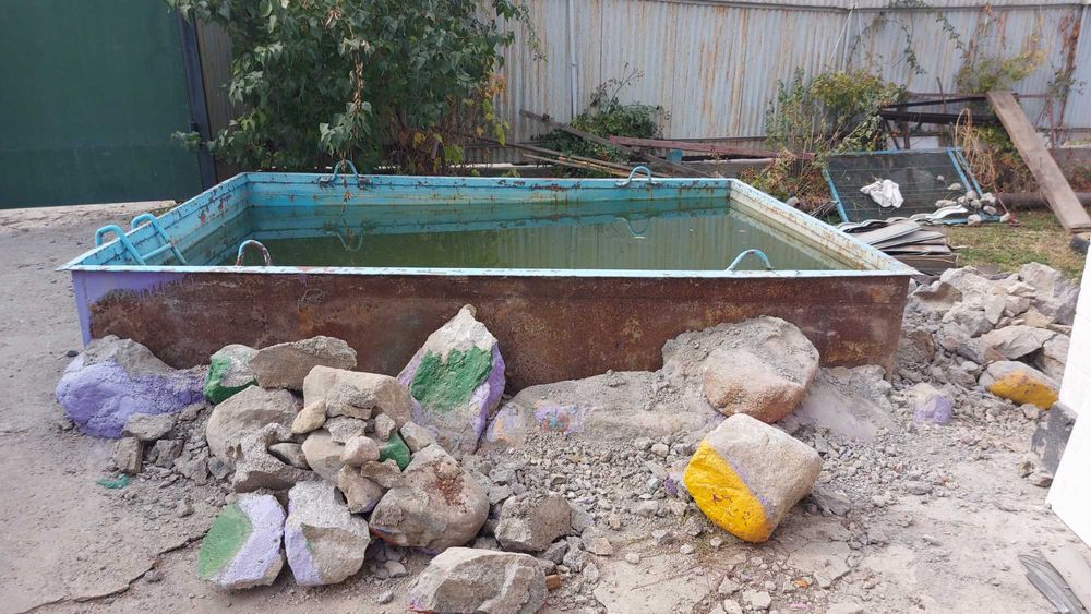 Ёмкость бассейн железный  продам.