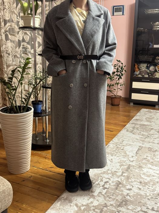 Серое пальто длинное