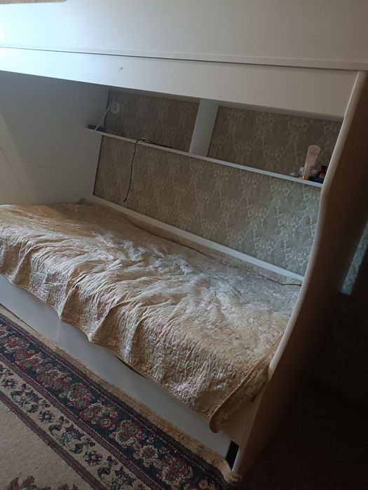 Продам двухэтажную кровать