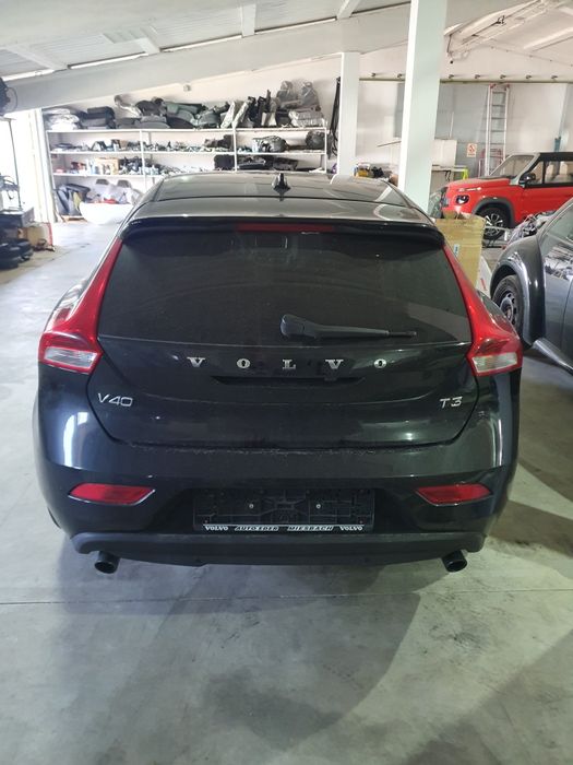Dezmembrez vand Volvo V40 T3 , 2017 , euro 6 , 61000 km , 2.0 benzina