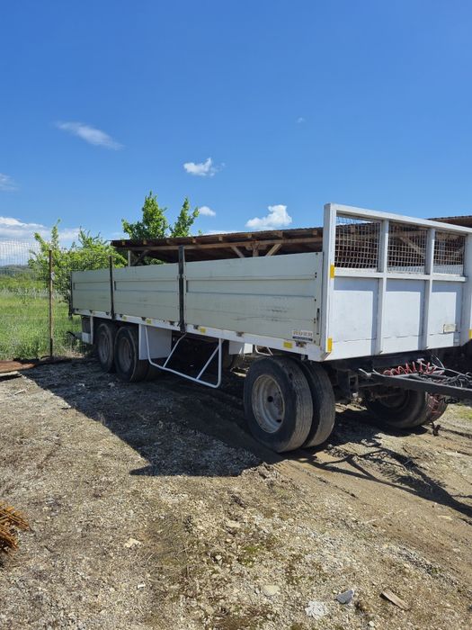Vând camion cu macara și remorcă