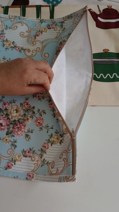 Текстилна папка за учебници или документи.