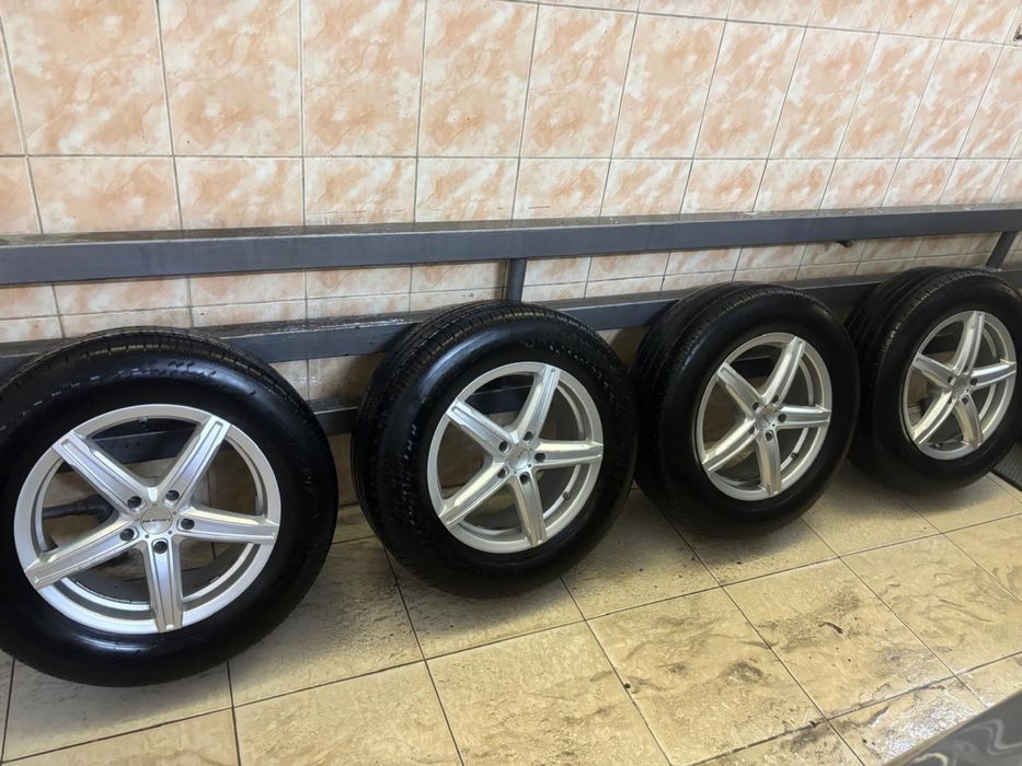 235/65/17 комплекта покрышка  новый
