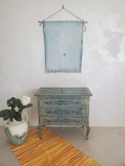 Реновиран масивен шкаф