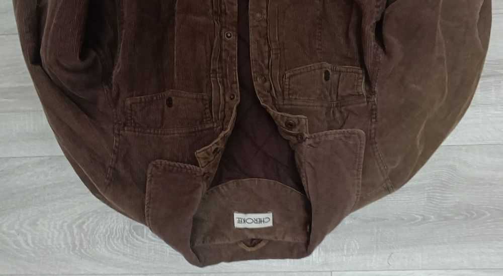 Geacă velur . Guler detașabil 
Geacă din material de velur - culoare m