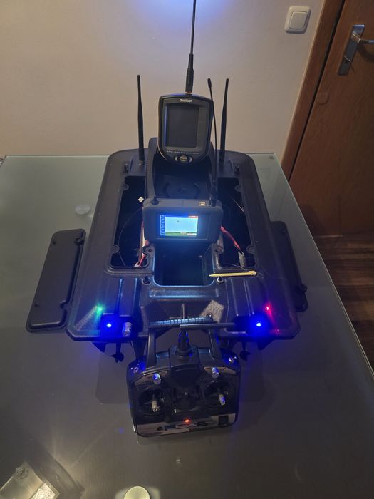 Лодка за захранка Carp Madness