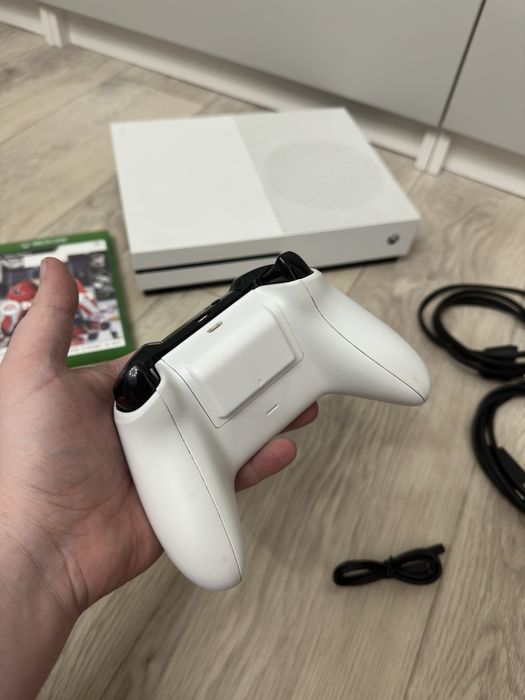 Продам XBOX ONE S 1000Gb 2 геймпада | иксбокс ван с