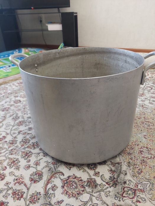 Кастрюля большая