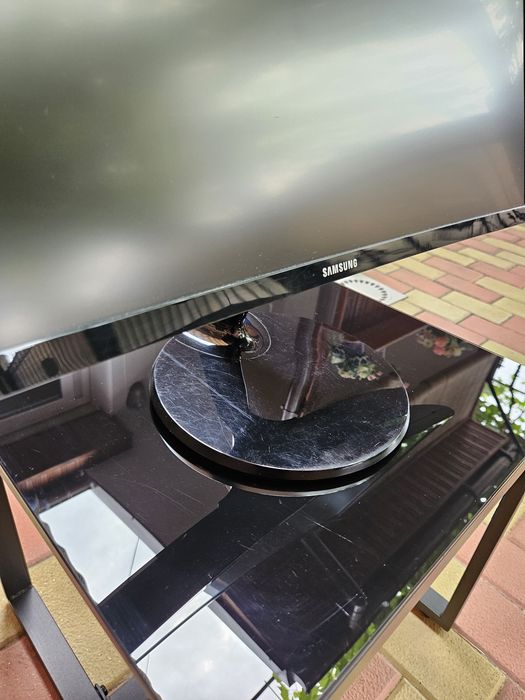 Vând monitor curbat Samsung 24"