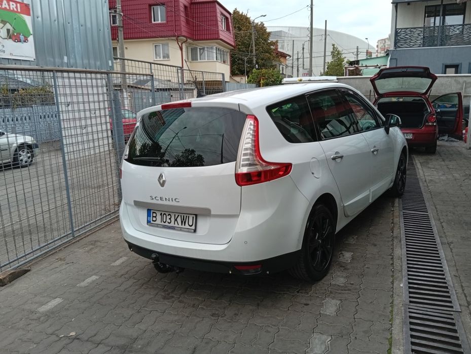 RENAULT Grand Scenic 2011 — imagine 3