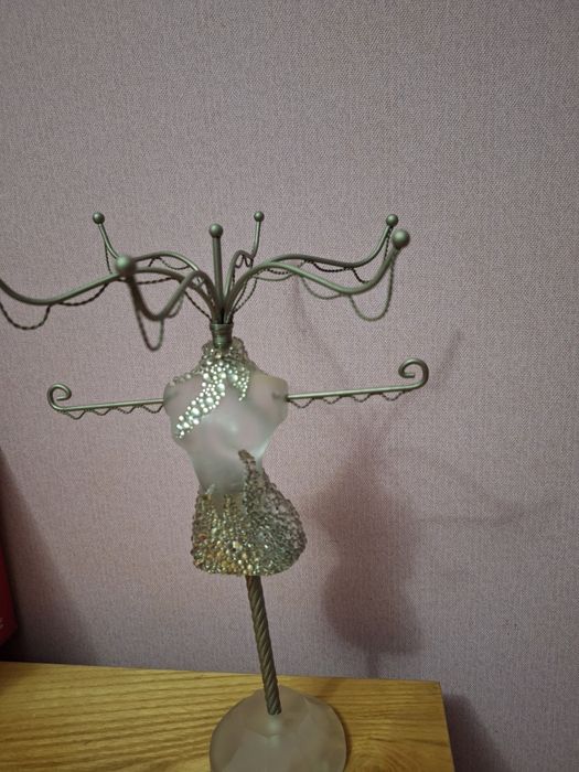 Вешалка красивая