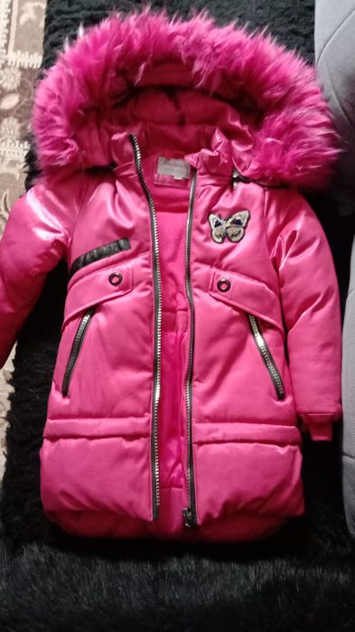 Продам куртку на девочку зимнюю