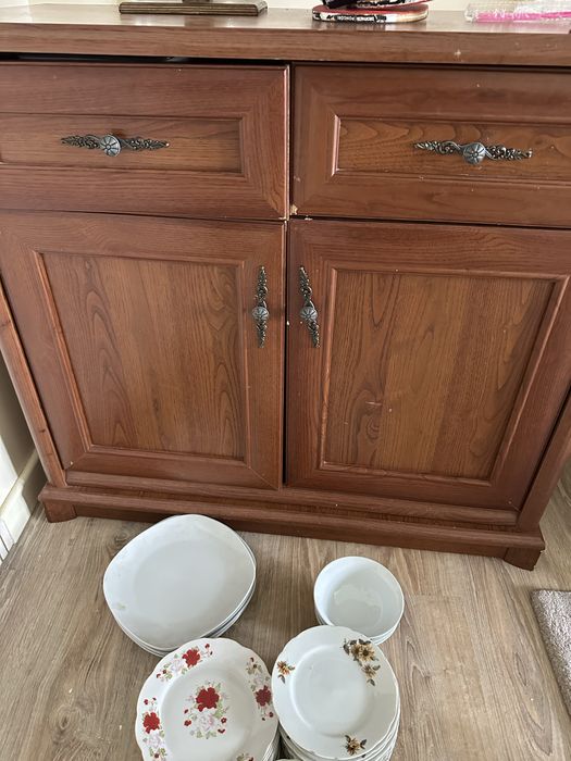 Продам сервант с комодом