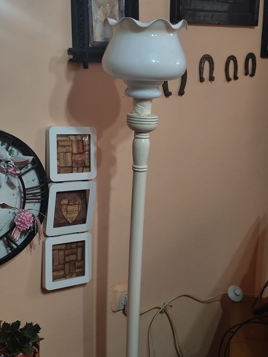 Настолна лампа  бяла