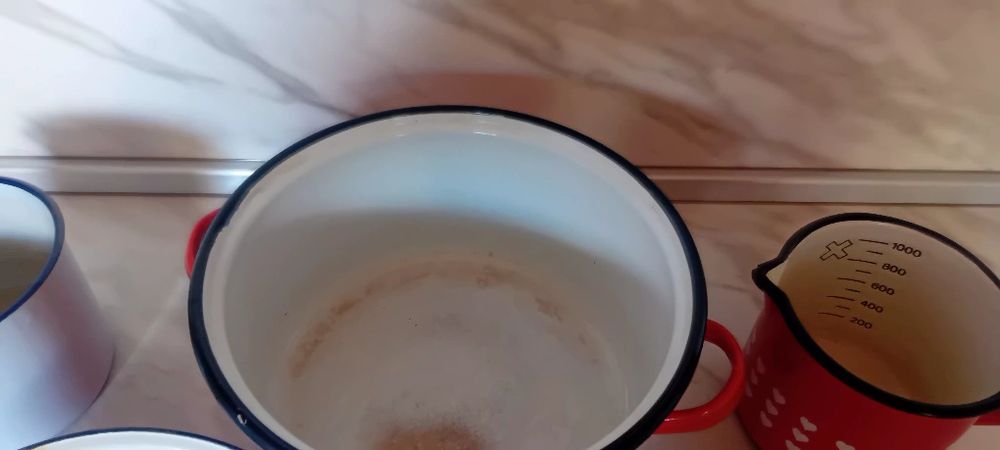 Емайлирани съдове.