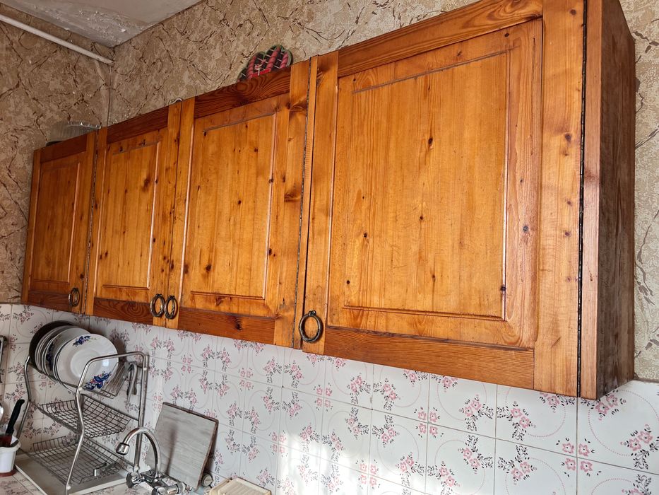 Горен ред кухненски шкафове