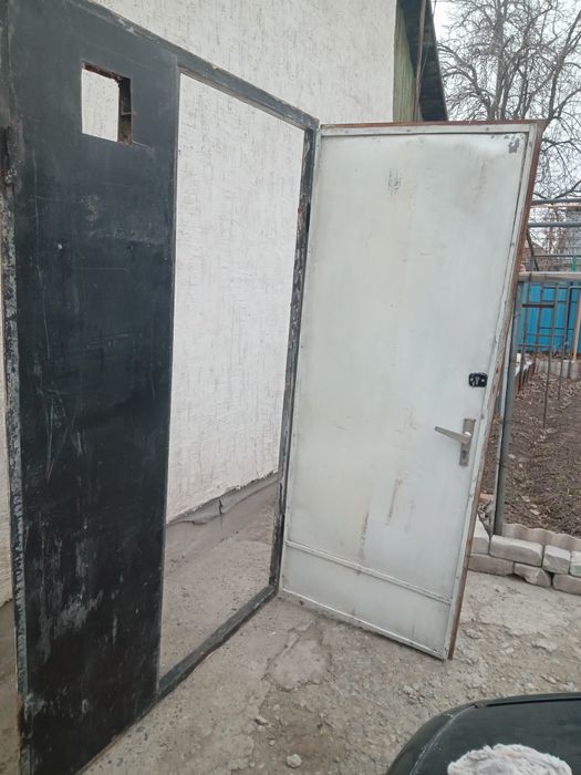 Продается дверь металлический