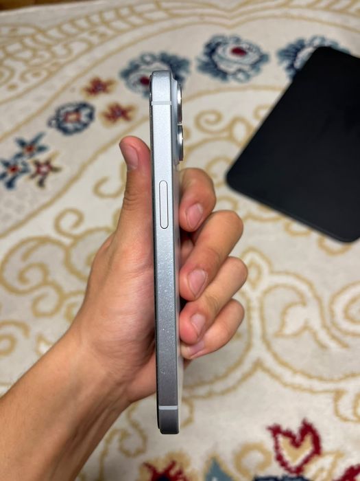 iPhone 15 / 128GB