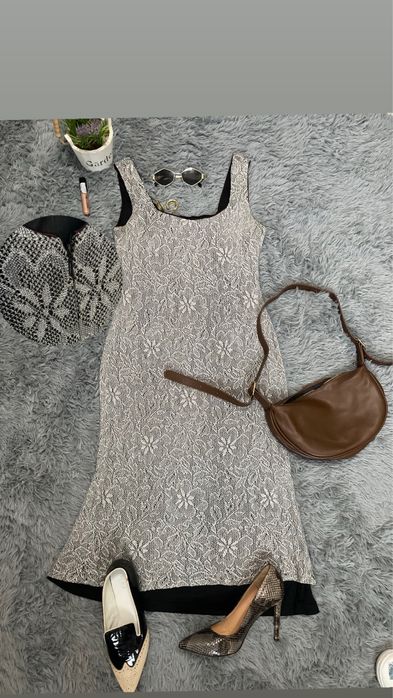 Девчата , платья на праздники , корпоративы ! Дешево ! Срочно !